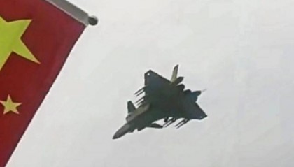 歼-20开启“野兽模式”，外挂8枚导弹，摇身一变成“武库机”？