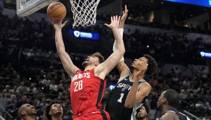 杰伦-格林36分文班14+20 申京两双火箭险胜马刺