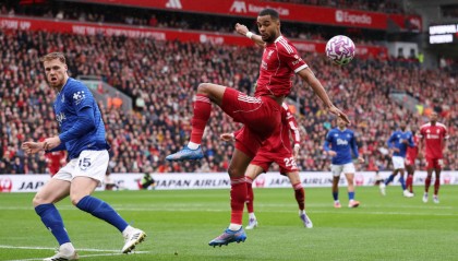 阿莫林的“战术骗局”让斯洛特措手不及，曼联客场掀翻利物浦