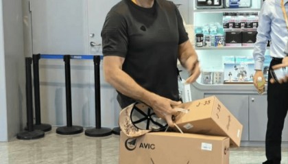 珠海航展首单？俄传奇飞行员买下“歼35”，歼轰7也打上外贸标签