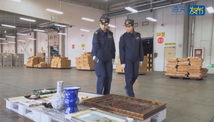 申报为“椅子、餐具”？天津新港海关查获禁止出境文物4件