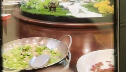 男子疑在领导饭局被劝酒后心衰死亡，家属称公司仅转两千元，当地回应