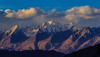 时政微视频丨瞰新疆