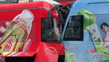 大连两辆202路有轨电车相撞 工作人员：已恢复通车