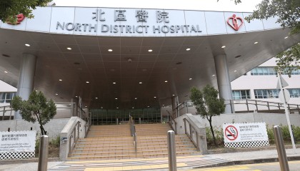 香港一毒贩借口如厕从医院逃跑，上身赤裸戴手铐！警方正追缉