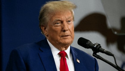 美国人心服口服，特朗普终于“认输”，中方大人物赴美，信号特殊