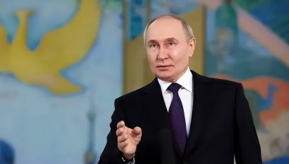 11万俄军兵临城下！欧盟中止援助，泽连斯基失宠：扎卢日内或成为新掌权者！