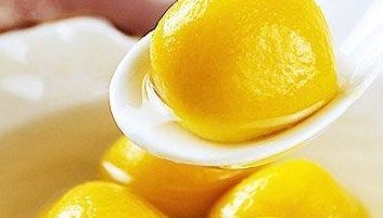 南瓜换一种做法，好吃又营养，上桌就秒光，周末做给孩子吃！