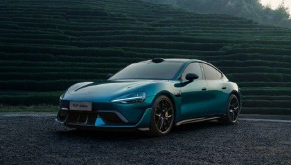 小米官宣！SU7 Ultra豪华色系“鹦鹉绿”