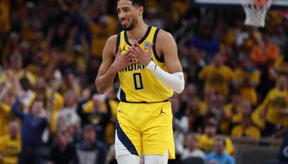 哈利季后赛最强一战 主帅斗智锡伯杜已然完败？