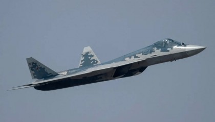 62岁苏-57飞行员炫技“落叶飘”，他说：歼-20成群飞行非常棒