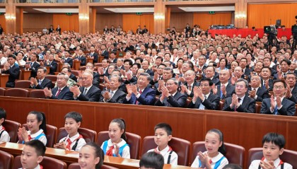 纪念中国人民抗日战争暨世界反法西斯战争胜利80周年文艺晚会《正义必胜》在京隆重举行 习近平等出席观看