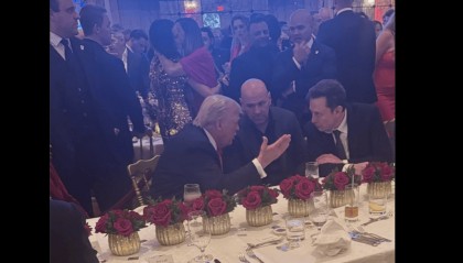 特斯拉市值一夜暴增8500亿元，马斯克身家大涨稳居全球首富