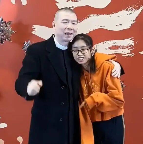 考古|冯小刚带女儿去陈思诚工作室!开个人账号还读影视专业,她也要“女承父业”吗?