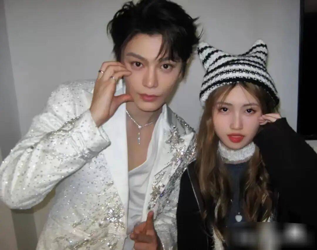 考古|冯小刚带女儿去陈思诚工作室!开个人账号还读影视专业,她也要“女承父业”吗?