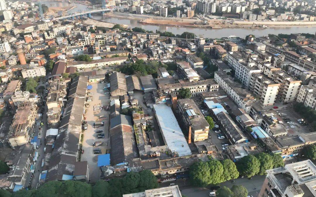 上大分!人民路上为人民