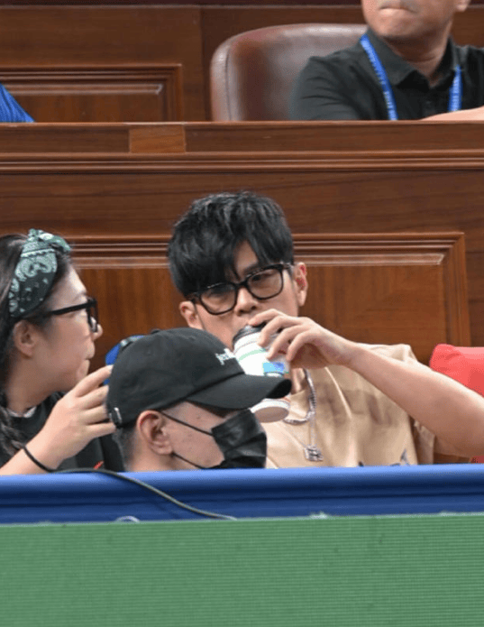 考古|昆凌现身暴瘦变化大!7年剖腹产下3娃,从“打工妹”到“天王嫂”,她的辛苦谁懂