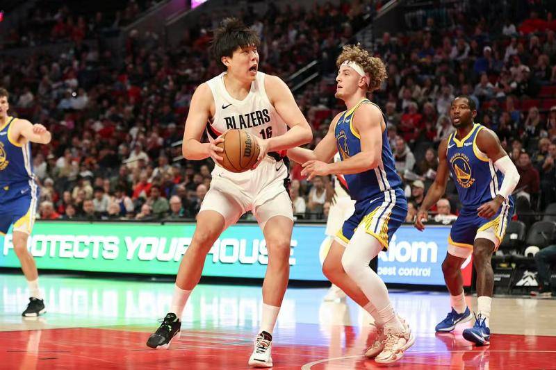 NBA季前赛|杨瀚森篮板创新高 与主帅单独交流跑位问题