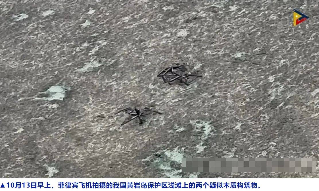 菲律宾护卫舰直奔南沙搞事,却突然发现黄岩岛上出现了高脚屋