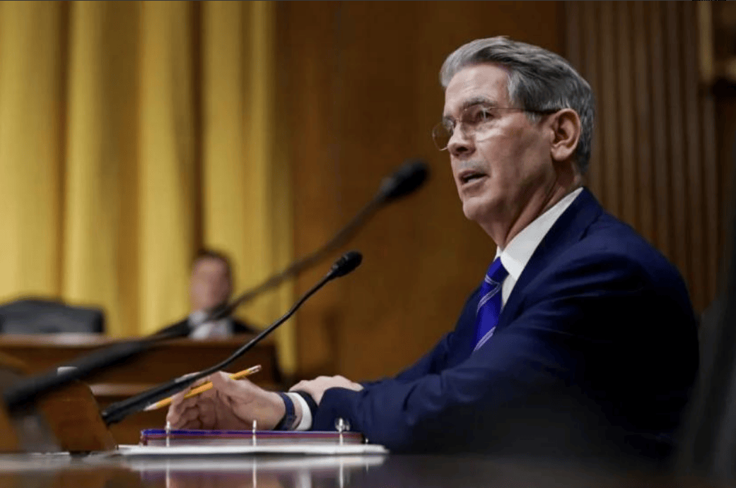 2架专机抵华,中方终于肯接电话了,特朗普悬着的心可以放下了