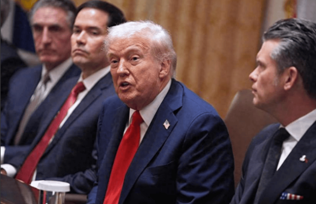 2架专机抵华,中方终于肯接电话了,特朗普悬着的心可以放下了