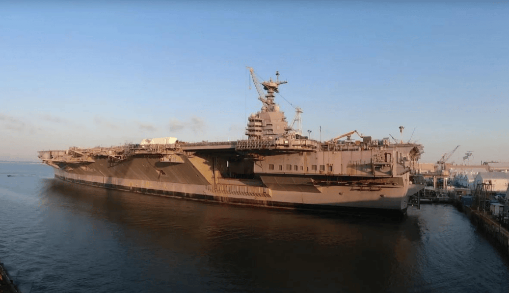 004核航母大连开建,美国肯尼迪号进度迟缓,正为电磁弹射器头疼
