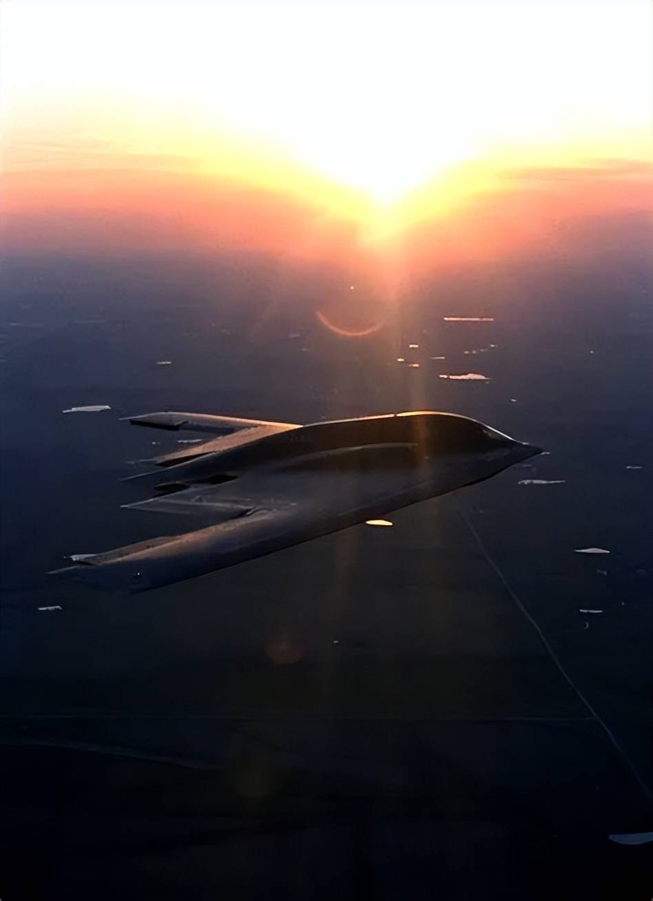 军迷热议!《舰载武器》曝光四发轰-6改进方案:航程14000公里?