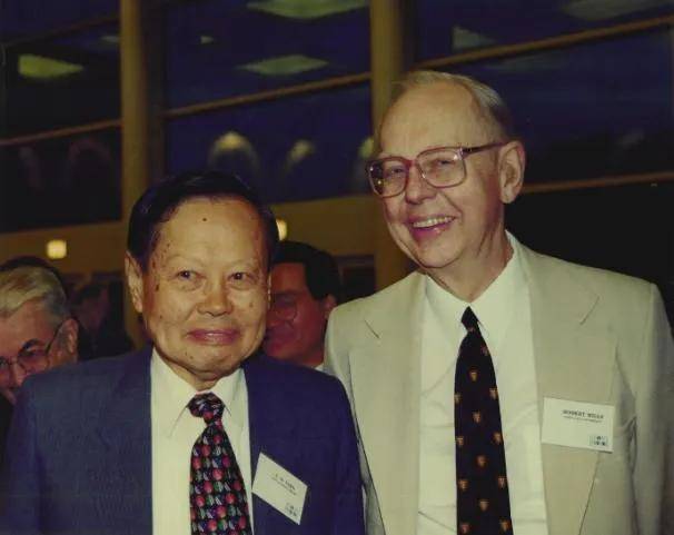 金灿荣:今日送别杨振宁,他的贡献已经远远超过诺贝尔奖