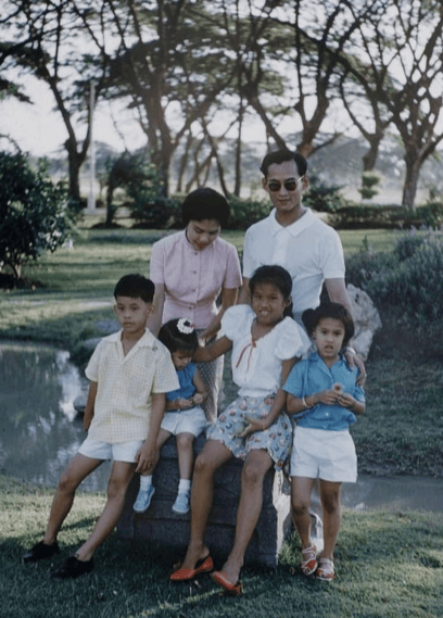 泰国王太后诗丽吉去世,留下19顶奢华王冠和她的传奇一生