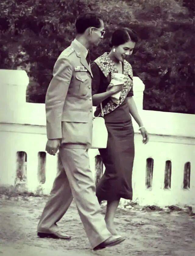 泰国王太后诗丽吉去世,留下19顶奢华王冠和她的传奇一生