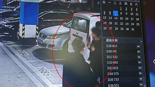 临沂俩小伙偷摸去派出所门口放下了…