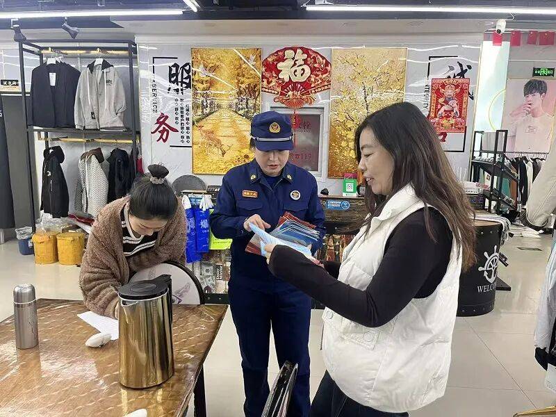 【基层动态】赤城消防深入沿街店铺开展“面对面”消防宣传活动