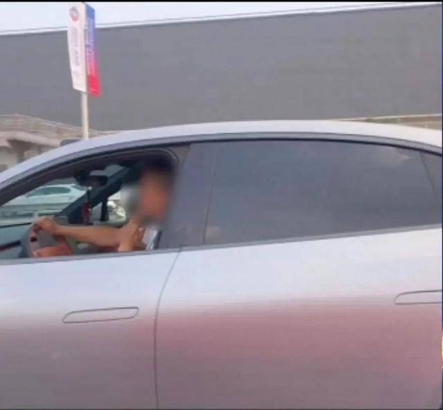 北京交警:群众通过“随手拍”举报的分心驾驶等违法行为,已查处